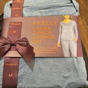 Freely Ladies Blue Lounge Set